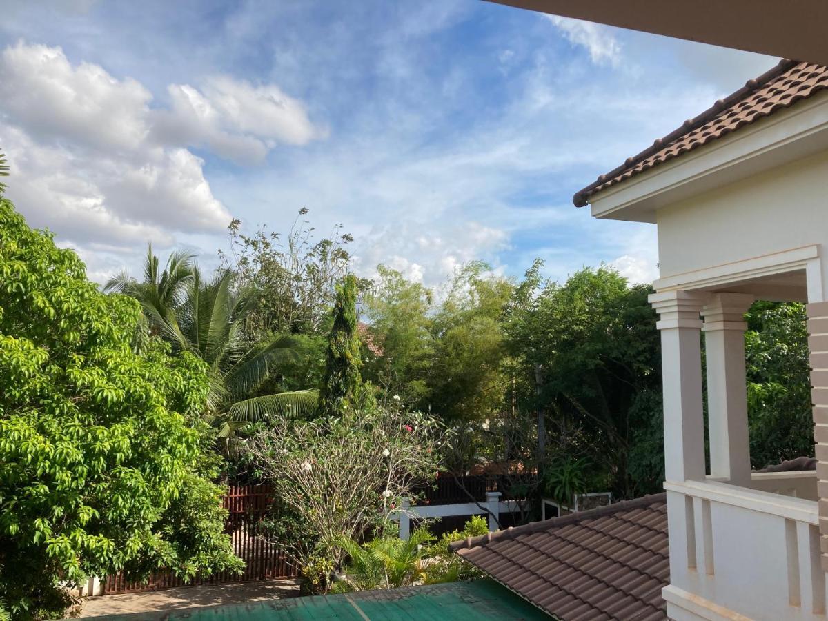 Lily Pad Boutique Hotel Siem Reap Exterior photo